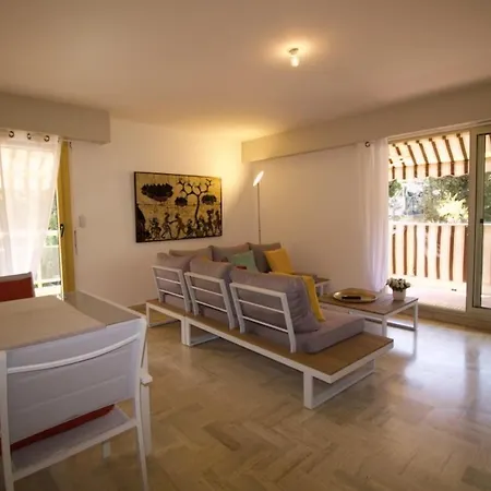 Spacious Flat With Swimming Pool In Saint-raphael * Saint-Raphael (Var)