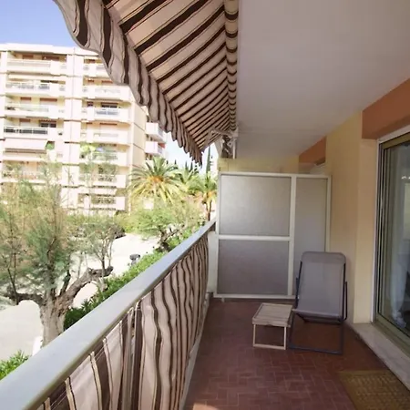 Spacious Flat With Swimming Pool In Saint-raphael Apartment