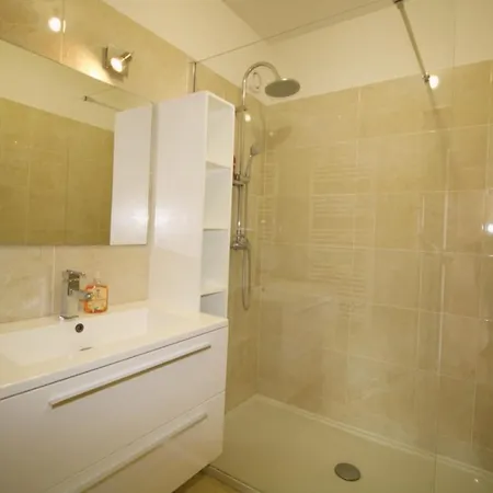 Spacious Flat With Swimming Pool In Saint-raphael * Saint-Raphael (Var)